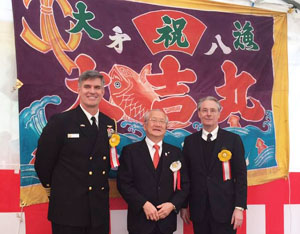 （右から）ハイランド臨時代理大使、戸田大船渡市市長、ワイマン在日米海軍副司令官